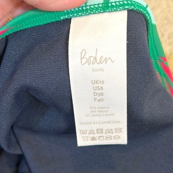 Boden, Rich Green w/Contrasting Colored Leaf Print, Gorgeous, 8 - Picture 9 of 9